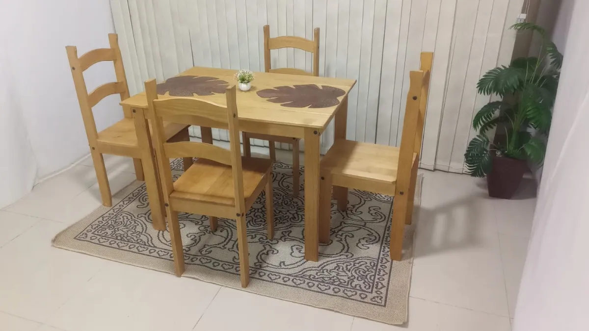 Conjunto de Mesa Creta com 4 Cadeiras Madeira Macica Mel Francine Moveis UB — Mel