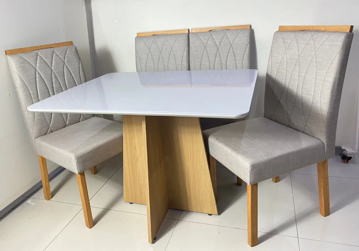 Kit com 2 Cadeiras 01 com Bordado 07 Veludo Cinza 148 Carvalho Decor — Mesa Narnia 100x100 - Imbuia Mel/Off White